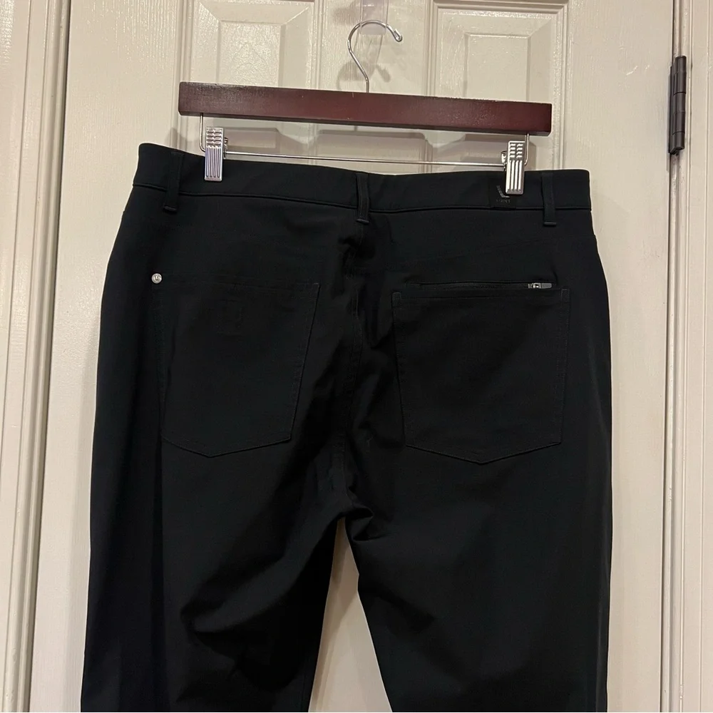 NEW Vuori Meta Pant Men’s 34 Black Athletic Slim Pants V430